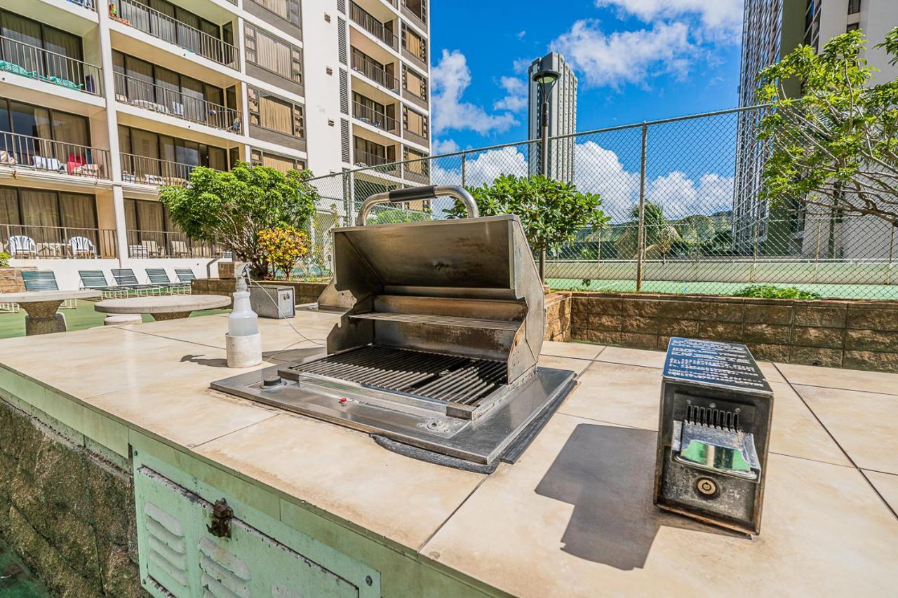 Free Parking, Pool, Sauna, Spa, Wifi, Bbq, Ac - Waikiki Banyan Гонолулу Екстер'єр фото