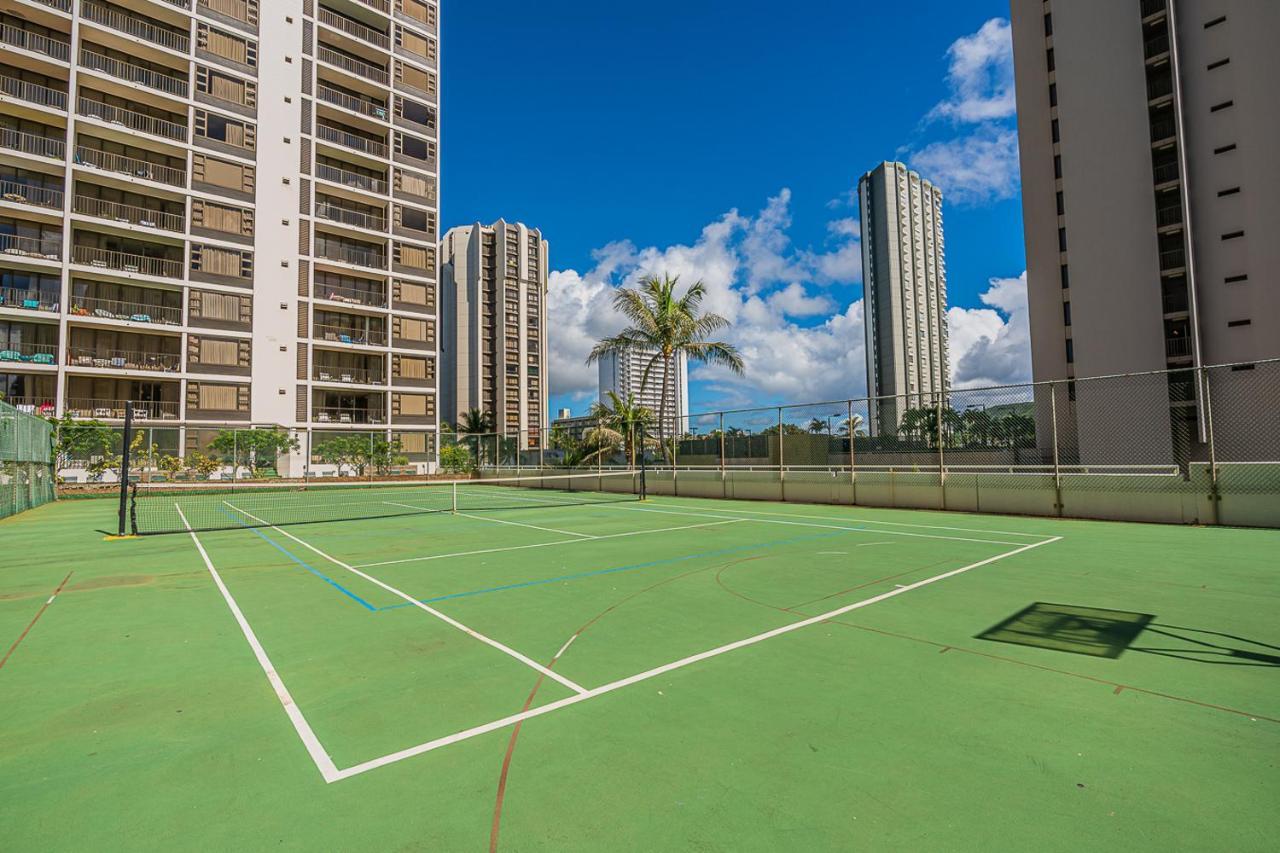Free Parking, Pool, Sauna, Spa, Wifi, Bbq, Ac - Waikiki Banyan Гонолулу Екстер'єр фото