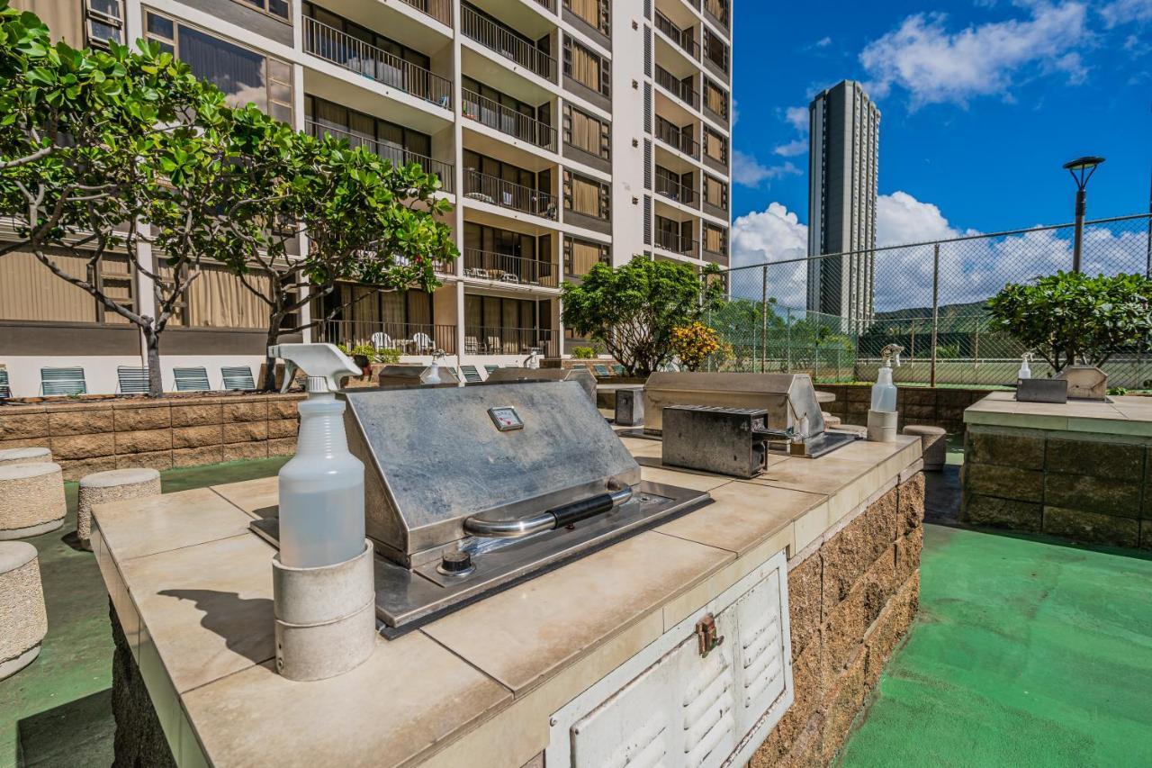 Free Parking, Pool, Sauna, Spa, Wifi, Bbq, Ac - Waikiki Banyan Гонолулу Екстер'єр фото