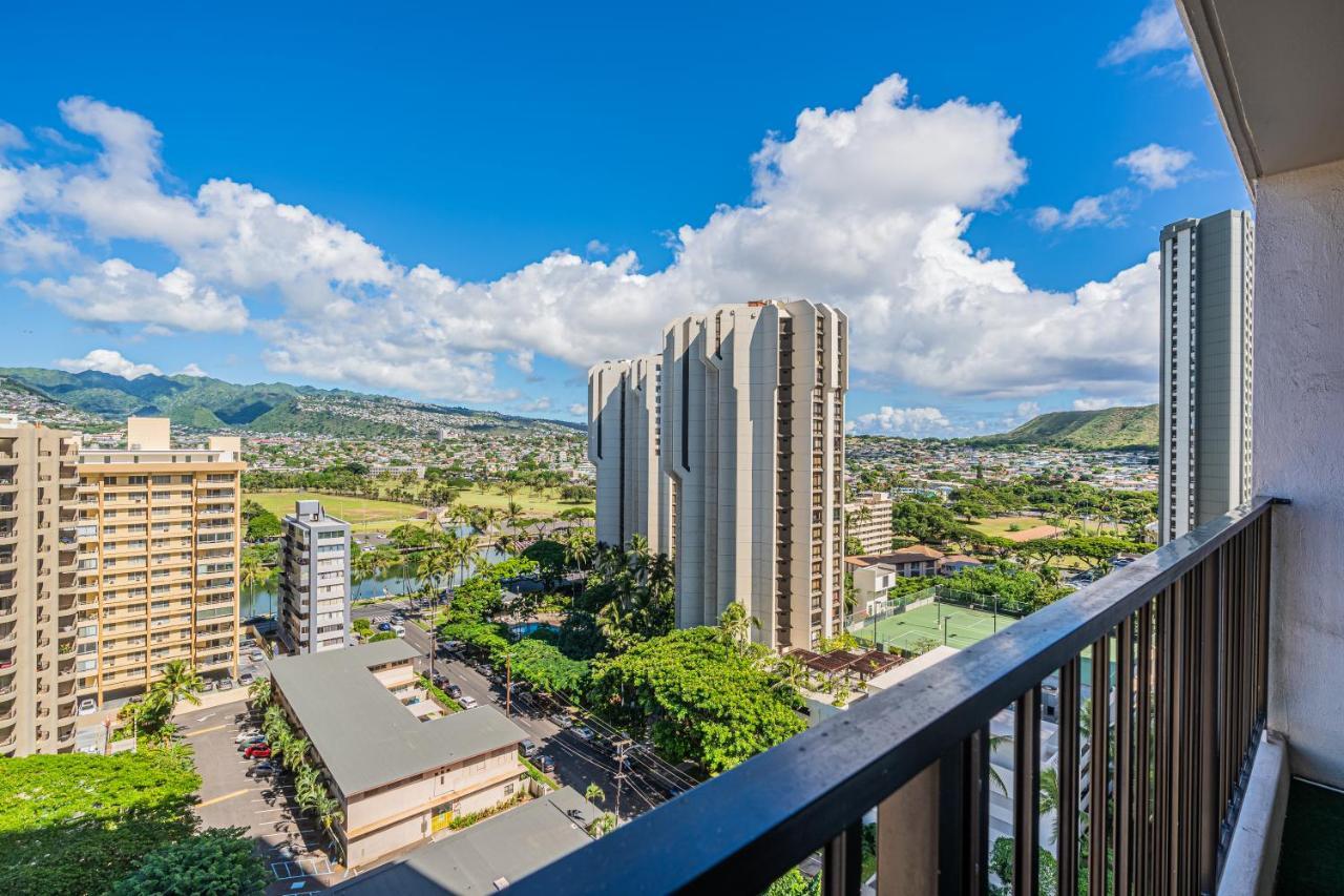 Free Parking, Pool, Sauna, Spa, Wifi, Bbq, Ac - Waikiki Banyan Гонолулу Екстер'єр фото